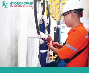 servis mesin hidrolik di salah satu perusahaan industri baja