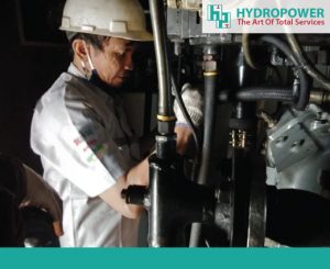 servis mesin hidrolik di salah satu perusahaan daerah Tanjung Priok